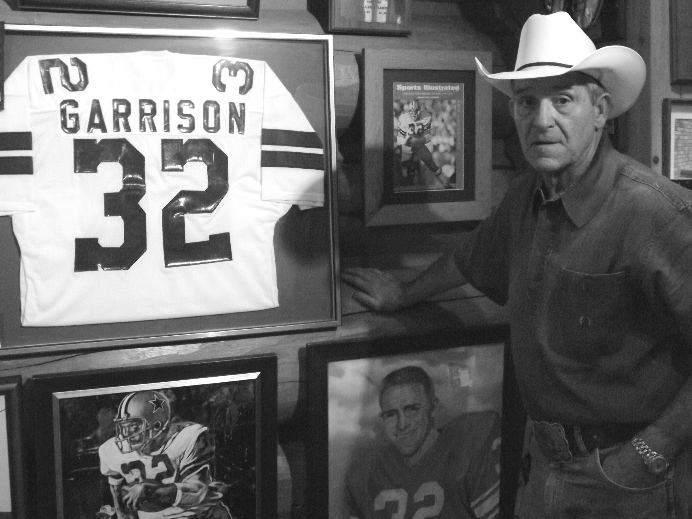 Photo of Walt  Garrison with Dallas Cowboys Jersey