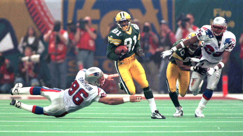 SUPER BOWL XXXI GREEN BAY 35, NEW ENGLAND 21 Jan. 26, 1997 at New Orleans P-C file photo for 10th Anniversary of Green Bay Packers Super Bowl Victory Howard run back during second half action Photo by Dan Powers